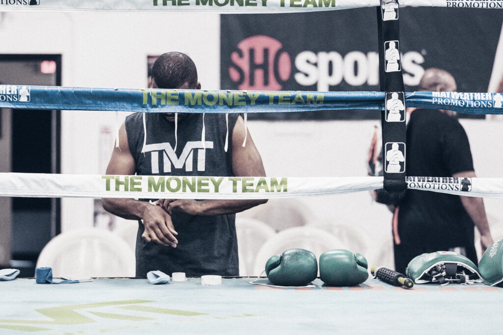 Badou Jack ingår i Floyd Mayweathers stall ”The Money Team” och är gruppens stjärna.