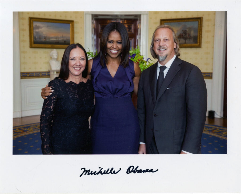 Robin Standefer och Stephen Alesch med Michelle Obama.