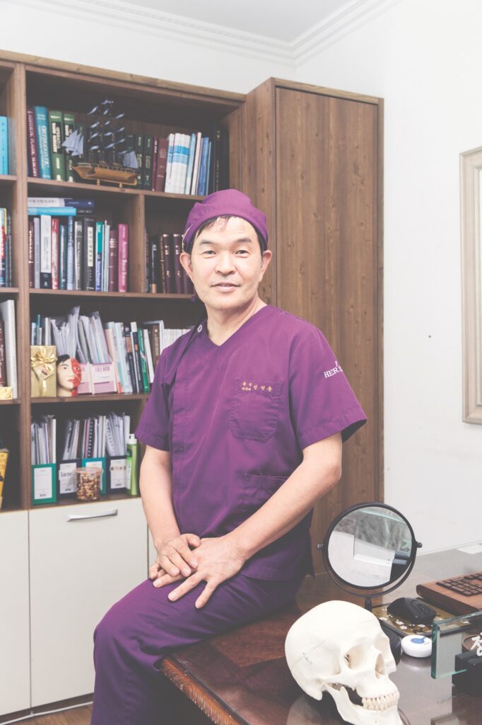 Doktor Jung Young Choon, chefs­kirurg och den som öppnade Her She-kliniken 1990.