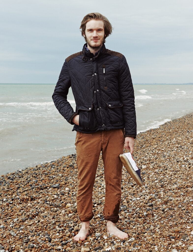 Felix Kjellberg, aka Pewdiepie, på stranden i Brighton.