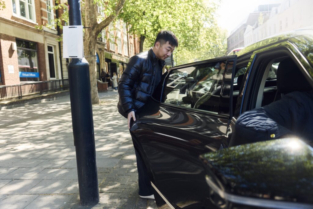 Carl Pei &auml;r i st&auml;ndig r&ouml;relse och pendlar frekvent mellan London, San Francisco och Hangzhou i Kina.