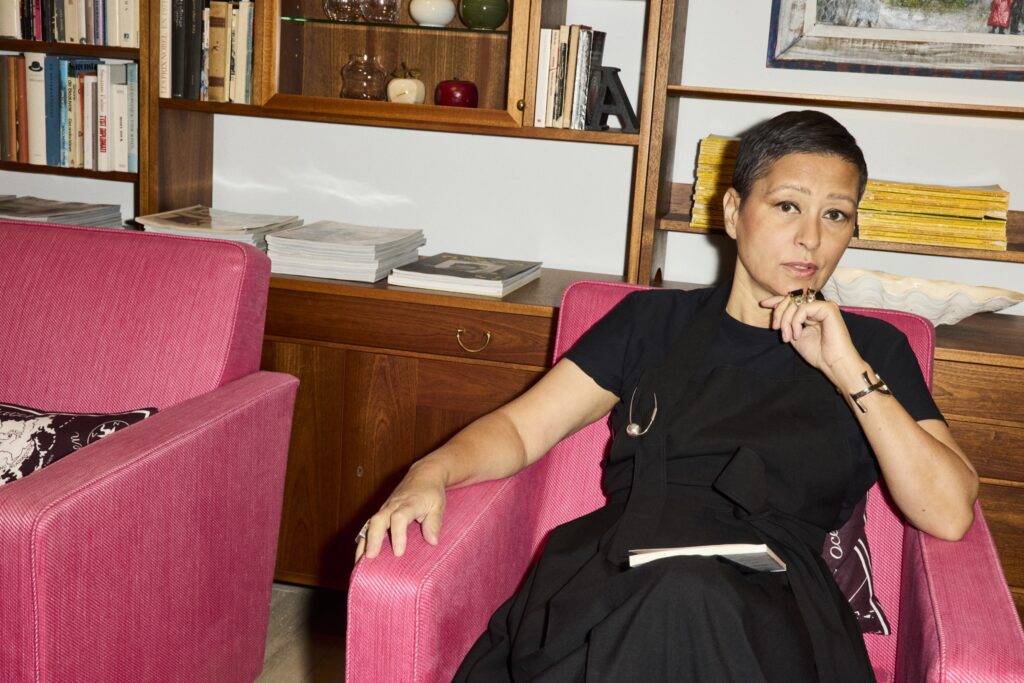 Maria Veerasamy i Svenskt Tenns butik på Strandvägen 5 i Stockholm.
